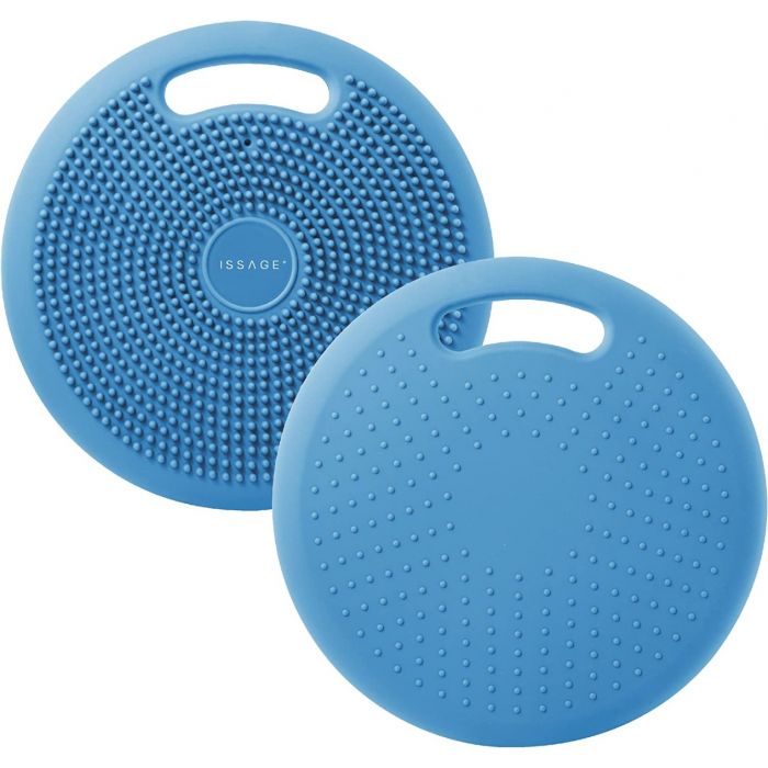 ISSAGE - FIT-DISC - Disco de equilibrio hinchable<h2>Excelente para el entrenamiento del equilibrio y mejorar la postura</h2>
<div style=margin-left:30px;>
<ul>
<li type=disc>Alivia el estrés en la columna</li>
<li type=disc>Mejora la coordinación y la flexibilidad</li>
<li type=disc>Ideal para yoga, fitness, rehabilitación, coordinación y pilates</li>
<li type=disc>Disco texturizado.
 Una cara es suave y la otra tiene protuberancias</li>
<li type=disc>Ligero y práctico para transportar con comodidad</li>
<li type=disc>Apto para todas las edades</li>
<li type=disc>Perfecto para usar en casa, en el trabajo, en el gimnasio y al aire libre</li>
<li type=disc>Bomba de mano incluida</li>
</ul>
</div>



Puedes ajustar el volumen de aire según tus necesidades y ejercicios mediante la bomba manual incluida.
 Bomba de mano compacta para un inflado rápido y práctico que permite ajustar la presión del disco, ofreciendo así más o menos dureza.



Issage ha desarrollado una línea de productos de fitness únicos.
 ¡Combínalos con diferentes entrenamientos para obtener unos resultados óptimos!