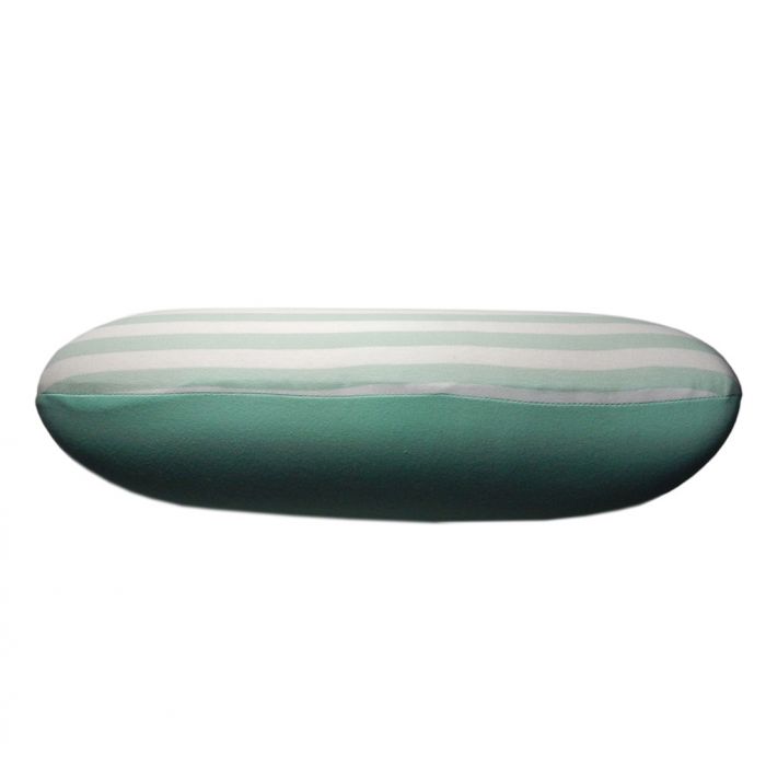 ISSAGE - INYOKU GREEN - Coussin de canapé en mousse à mémoire de forme<h2>Confort maximal dans tout type de canapé ou de siège</h2>

<div style=margin-left:30px;>
<ul>
<li type=disc>Coussin viscoélastique</li>
<li type=disc>Housse 100% coton</li>
<li type=disc>Fait de mousse à mémoire de forme et de tissu durable</li>
<li type=disc>Lavable et facile à retirer grâce à sa fermeture éclair</li>
<li type=disc>Mesures : environ 40x40 centimètres</li>
<li type=disc><a href=/fr/catalogsearch/result/?q=INYOKU target=_self>Disponible en plusieurs coloris</a></li>
</ul>
</div>

Ce coussin en mousse à mémoire capture et distribue la chaleur tout en permettant la circulation de l'air.
 Il se moule au corps et retrouve sa forme.