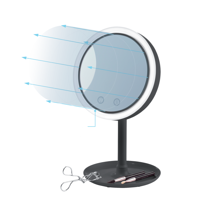 ISSAGE - MIR.LED.SUN.FUN - Mirall giratori amb llum LED i difusor d'aire integrat<h2>Dissenyat per facilitar l'aplicació i assecat del maquillatge, perquè no et perdis cap detall</h2>
<div style=margin-left:30px;>
<ul>
<li type=disc>Rotació ajustable de 180 graus</li>
<li type=disc>Control tàctil del ventilador</li>
<li type=disc>Control tàctil de la llum amb un únic botó ON/OFF</li>
<li type=disc>Inclou safata d'emmagatzematge de 17,5 centímetres per desar els estris</li>
<li type=disc>Base antilliscant</li>
<li type=disc>Dimensions: 33,5 centímetres d'alçada i 16,5 centímetres de diàmetre</li>
<li type=disc>Funciona amb 4 piles AA (no incloses)</li>
<li type=disc>Portàtil, compacte i fàcil de desar</li>
</ul>
</div>

Mirall de maquillatge amb difusor d'aire integrat per a un assecat ràpid després del maquillatge i tecnologia Sun Nature LED Light que distribueix la llum uniformement, imitant la llum natural.


Aporta Llum LED blanca i natural de forma circular per veure el teu rostre igual que a l'exterior.