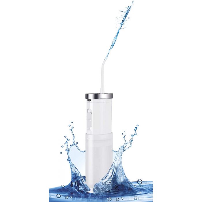ISSAGE - ORAL JET HANDY - Irrigateur dentaire portable<h2>Le meilleur irrigateur dentaire pour votre maison</h2>

<div style=margin-left:30px;>
<ul>
<li type=disc>Élimine jusqu'à 99 % de la plaque</li>
<li type=disc>Améliorez la santé de vos gencives</li>
<li type=disc>Système de contrôle à une touche</li>
<li type=disc>40 à 80 PSI de pression d'eau</li>
</ul>
</div>


La plupart des études concluent que l'utilisation d'un irrigateur dentaire est très efficace pour obtenir des gencives plus saines.
 Si vous songez à vous en procurer un, cette option est parfaite : efficace, fabriquée avec des matériaux de qualité et une technologie rétractable.
