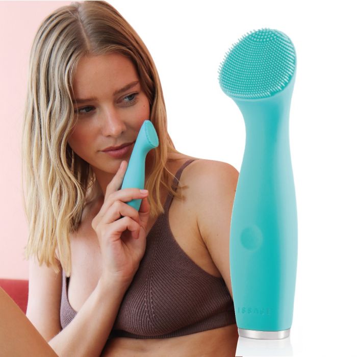ISSAGE - BROSING-L - Facial cleansing brush<h2>Thorough cleaning and less facial fatigue</h2>
<div style=margin-left:30px;>
<ul>
<li type=disc>9,000 beats per minute.
</li>
<li type=disc>Ultra vibration system.
</li>
<li type=disc>Splash-proof (water resistance rating IPX5)</li>
<li type=disc>Made of high quality silicone, antibacterial and ultra hygienic.
</li>
<li type=disc>Recommended for the entire face.
</li>
<li type=disc>Built-in 250 mAh battery.
 Up to 60 minutes of use.
</li>
<li type=disc>Suitable for all skin types.
</li>
<li type=disc>3 speeds and 2 cleansing zones for a personalized treatment.
</li>
<li type=disc>Stylish, ergonomic and portable design ideal for travel.
</li>
<li type=disc>Charging with USB cable.
</li>
</ul>
</div>

High-quality silicone bristles that last over time to make this your ultimate facial cleansing brush.
 Silicone does not have a pore so cleaning it is very simple, in addition there are no traces of dirt and it is also resistant and very safe for the hygiene of the face.