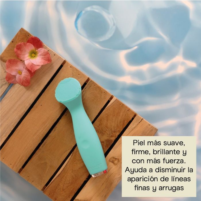 ISSAGE - BROSING-L - Raspall de neteja facial<h2>Neteja a fons i menys fatiga facial</h2>
<div style=margin-left:30px;>
<ul>
<li type=disc>9.
 000 pulsacions per minut.
</li>
<li type=disc>Sistema d'ultra vibració.
</li>
<li type=disc>A prova d'esquitxades (grau de resistència a l'aigua IPX5)</li>
<li type=disc>Fabricat en silicona d'alta qualitat, antibacteriana i ultra higiènica.
</li>
<li type=disc>Recomanat per a tota la cara.
</li>
<li type=disc>Bateria de 250 mAh incorporada.
 Fins a 60 minuts d'ús.
</li>
<li type=disc>Apte per a tota mena de pells.
</li>
<li type=disc>3 velocitats i 2 zones de neteja per a un tractament personalitzat.
</li>
<li type=disc>Disseny elegant, ergonòmic i portàtil ideal per viatjar.
</li>
<li type=disc>Càrrega amb cable USB.
</li>
</ul>
</div>

Pues de silicona d'alta qualitat que perduren en el temps perquè aquest sigui el teu raspall de neteja facial definitiu.
 La silicona no té porus de manera que netejar-lo resulta molt senzill, a més no queden restes de brutícia i és a més de resistent molt segur per a la higiene donaria del rostre.