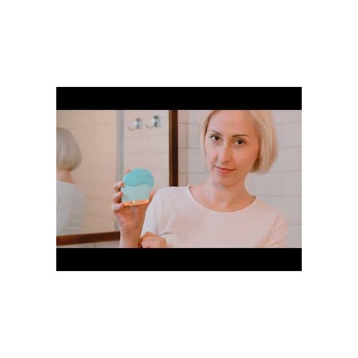 ISSAGE - CLEANLIGHT - Electric facial cleanser with ultrasonic pulsations turquoise<h2>Light up your face</h2>
<div style=margin-left:30px;>
<ul>
<li type=disc>Three color light treatment</li>
<li type=disc>7000 RPM ultrasonic vibration technology</li>
<li type=disc>Three cleansing zones to adapt to each type of face and reach the complicated areas</li>
<li type=disc>Cleans pores, smoother and brighter skin, prevents the appearance of wrinkles</li>
<li type=disc>Increases the level of collagen</li>
<li type=disc>Made with 100% silicone filaments</li>
<li type=disc>Waterproof for use in the bath or shower (Water resistance rating IPX7)</li>
<li type=disc>250mAh rechargeable battery</li>
<li type=disc>Fast battery charge in just 2 hours</li>
<li type=disc>Includes USB charging cable</li>
<li type=disc>Compact and portable and lightweight for travel</li>
<li type=disc><a href=/eng/catalogsearch/result/?q=cleanlight target=_self>Available in various colors</a></li>
</ul>
</div>
You'd be surprised at all the benefits you could get from using Issage Cleanlight facial cleanser.
 And all this thanks to its sensational light treatment technology; the light treatment of the skin, which is revolutionizing the world of beauty.